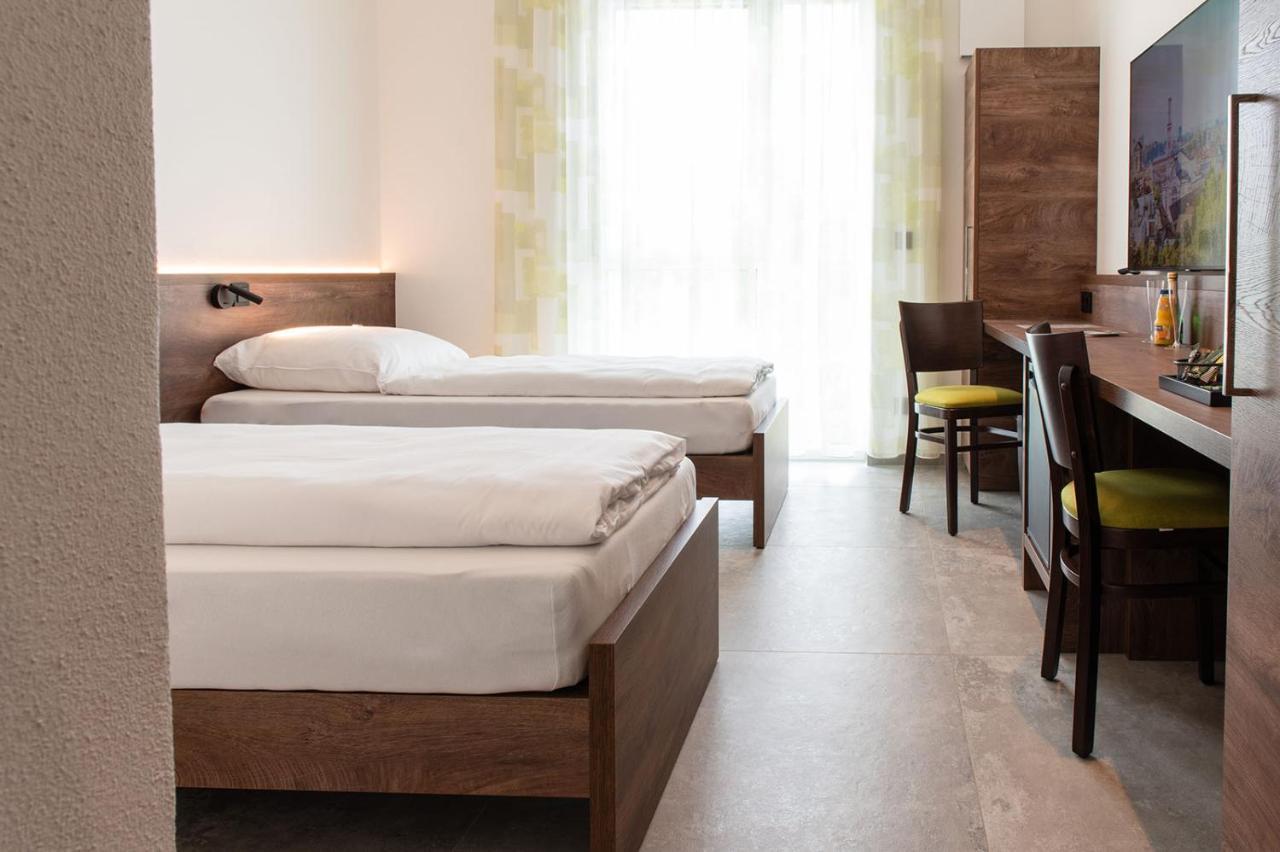 Hotel Gruene Elster Фюрт Экстерьер фото